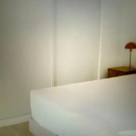 Bright One Bedroom Rteiwb