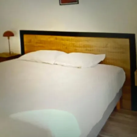 Bright One Bedroom Rteiwb