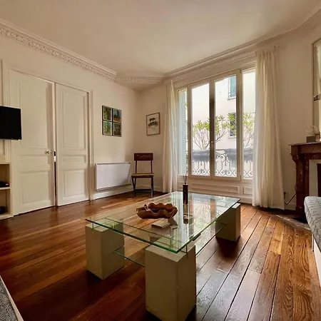 Appartement Bright One Bedroom Rteiwb Parijs